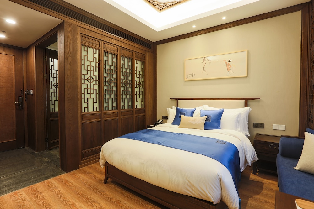 Elegant Double Room photo 2
