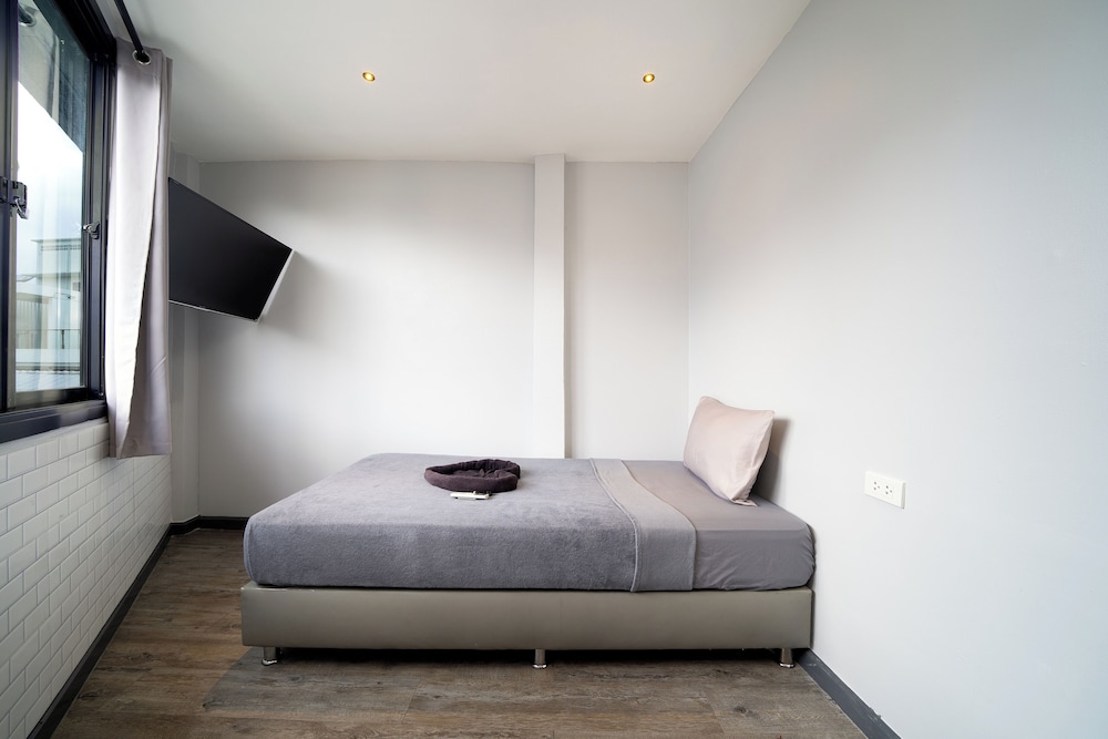 Single Room with Shared Bathroom B1 photo 3