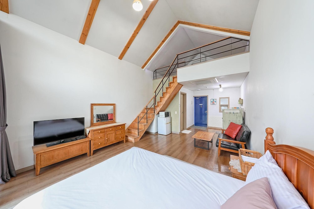 Basic Room, 1 Bedroom (202 (Oceanview)) - Photo 13