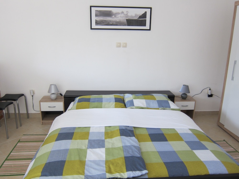 Deluxe Studio king size bed