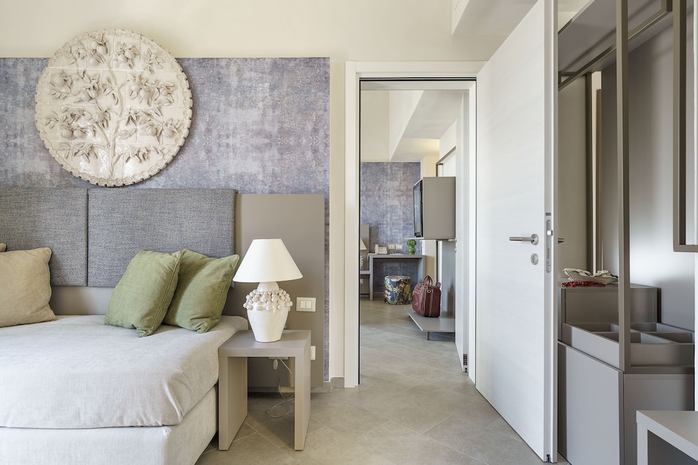 Deluxe Suite, Jetted Tub, Garden View photo 2
