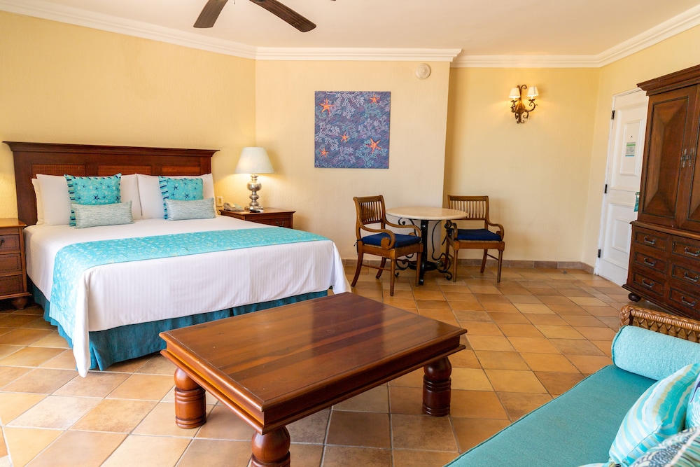 Elite Room, 1 King Bed, Garden View - Photo 1