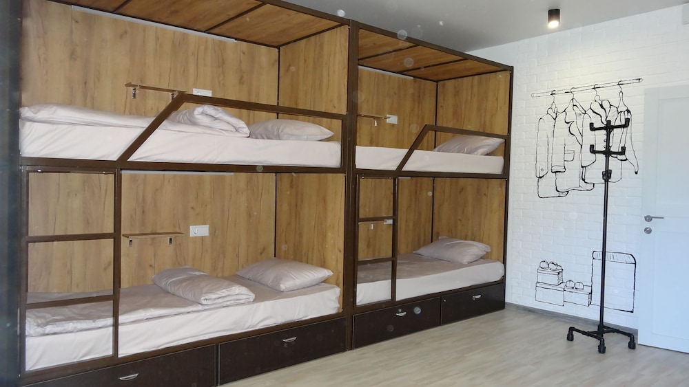 Bed in 8-Beds Mixed Dormitory Room photo 1