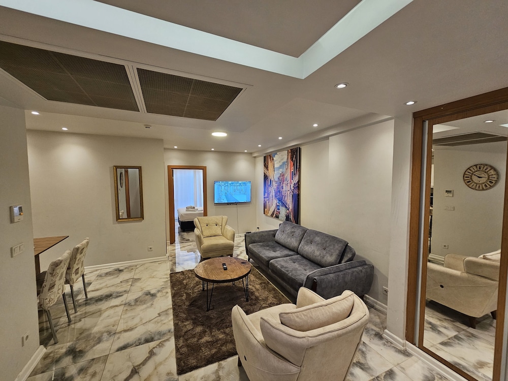 Exclusive Condo, 2 Bedrooms, Pool Access photo 2