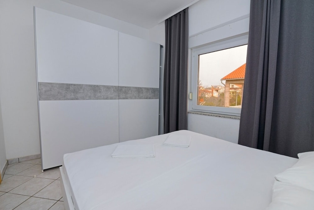 Apartment (Zora - Garden Terrace And Grill - A5()