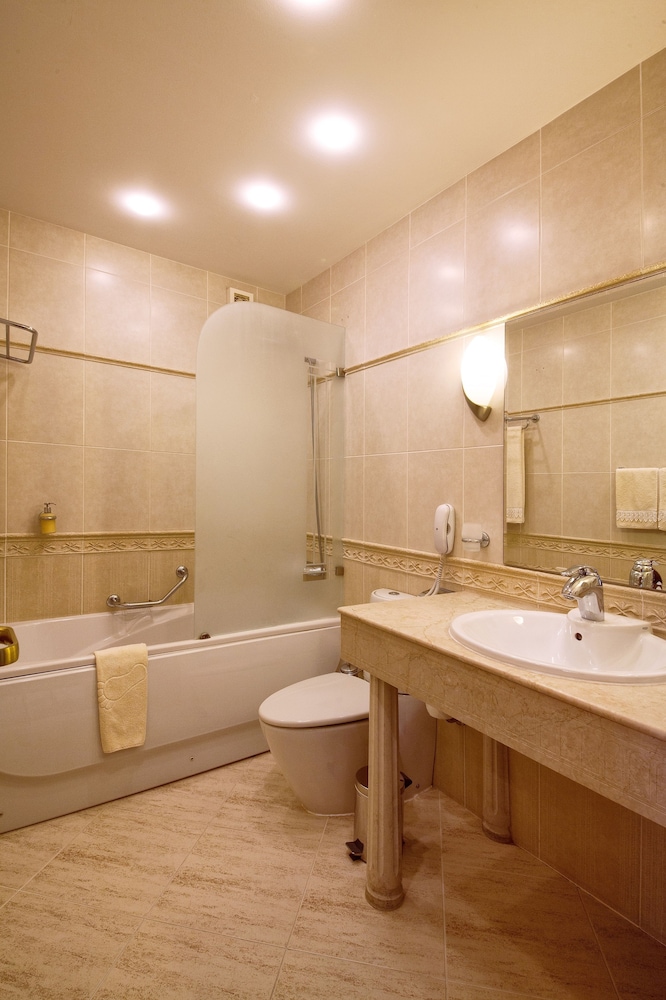 Deluxe Room - Photo 7