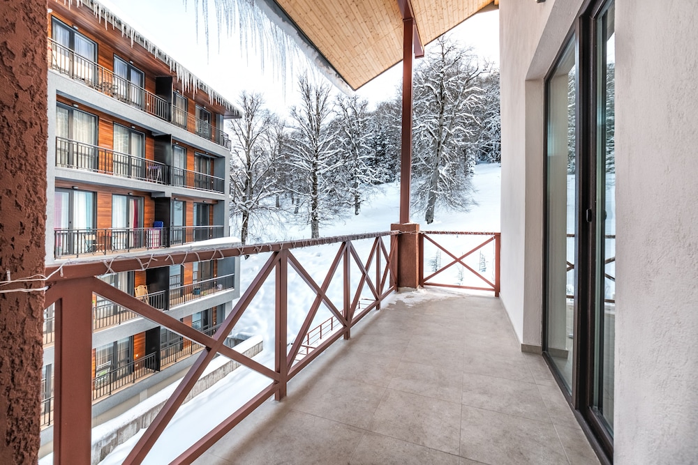 Family Room, Balcony