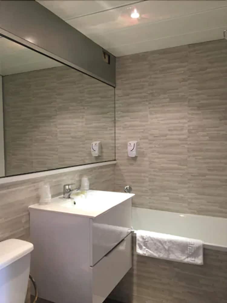 Double Room - Photo 5