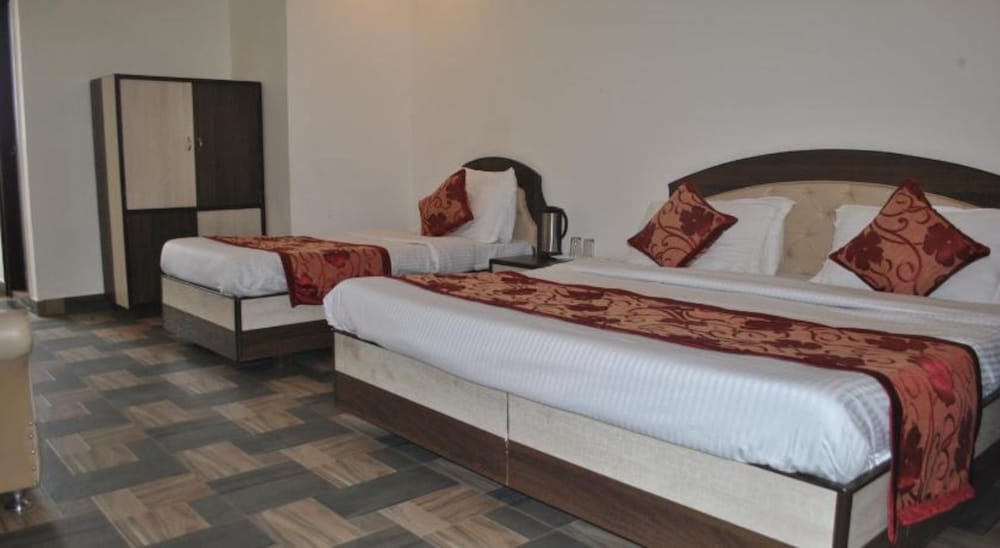 Superior Quadruple Room, City View
