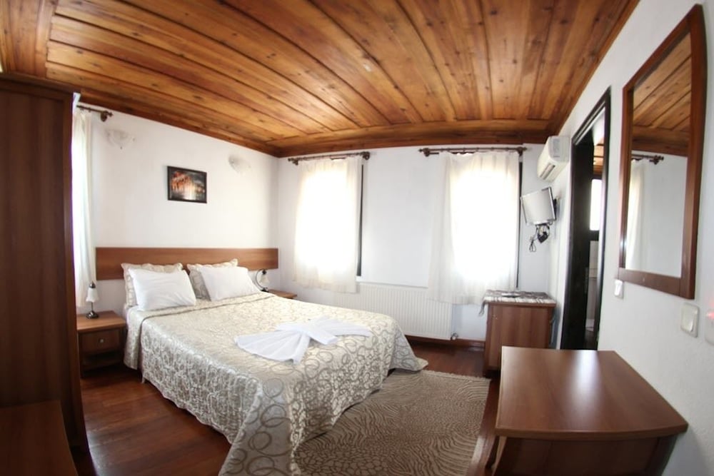 Superior Double or Twin Room, 1 Double or 2 Twin Beds, Pool View photo 3