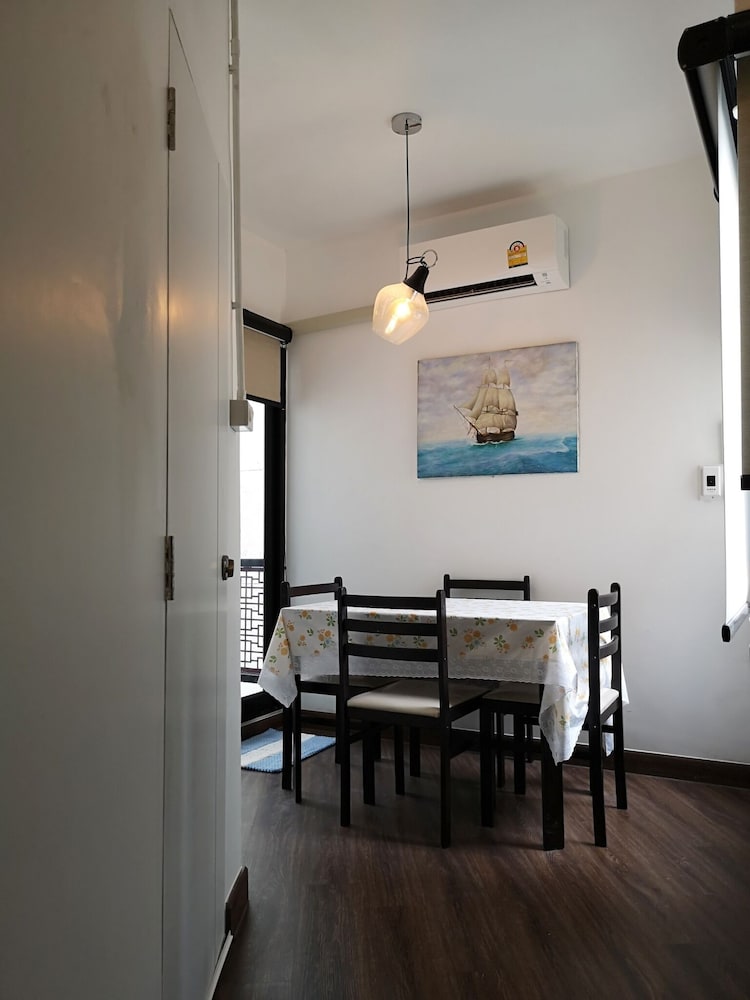 Family Room (2nd Floor) photo 2