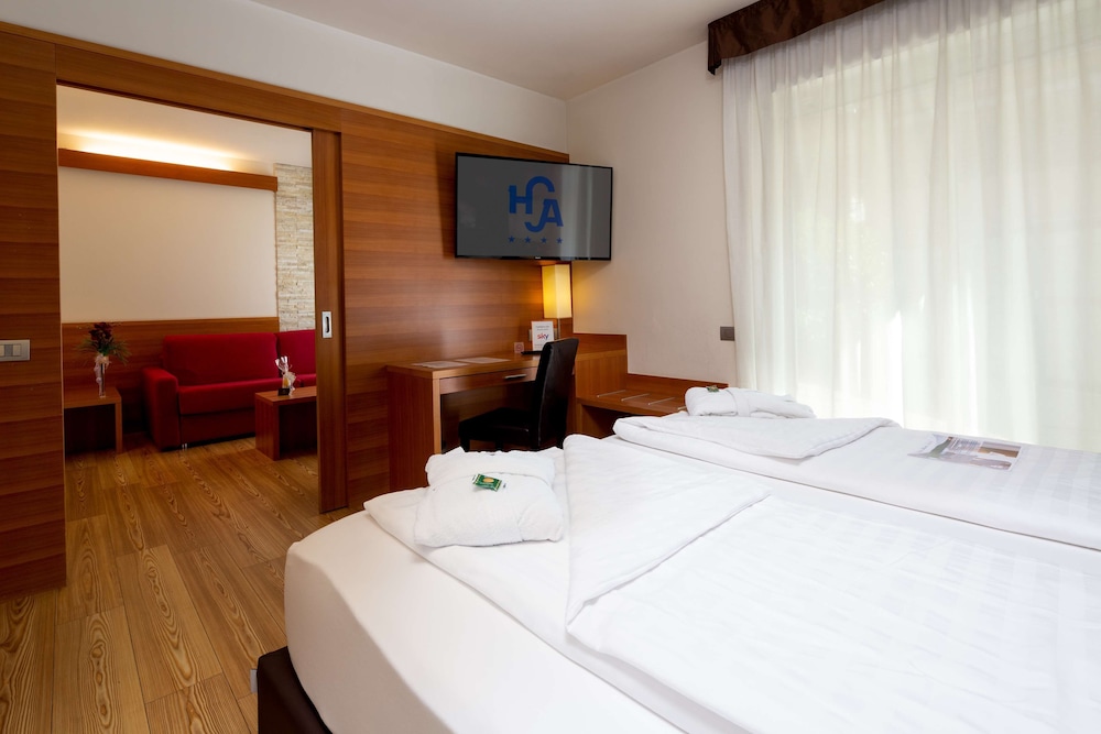 Suite, 1 King Bed with Sofa bed (Spa access) - Photo 4