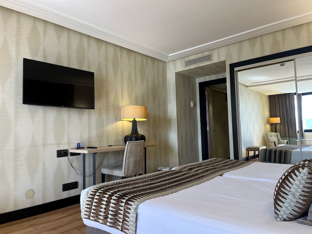 Double Room, Sea View (2 Adults + 1 Child) - Photo 10
