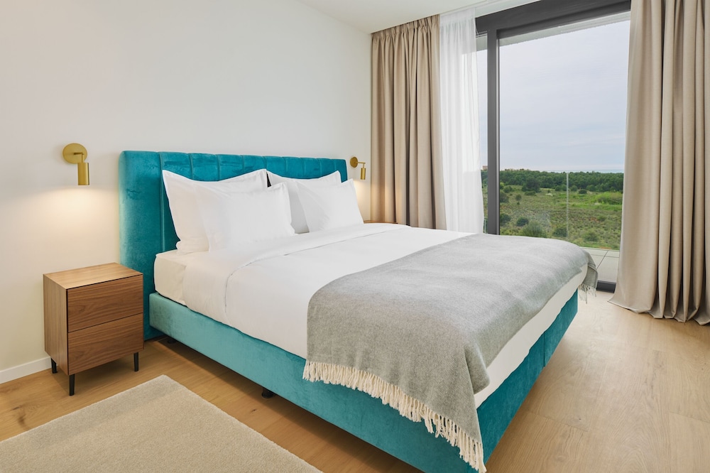 Apartment, 2 Bedrooms, Terrace, Partial Sea View