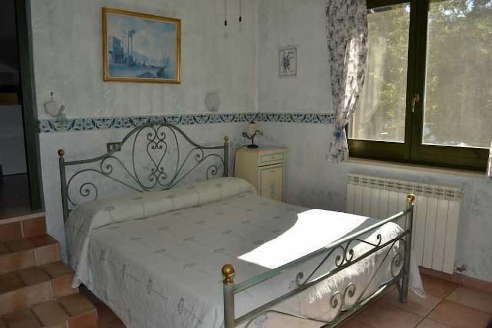 Double Room, 1 Queen Bed photo 1