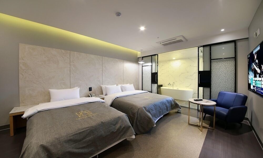 Premium Twin Room photo 3