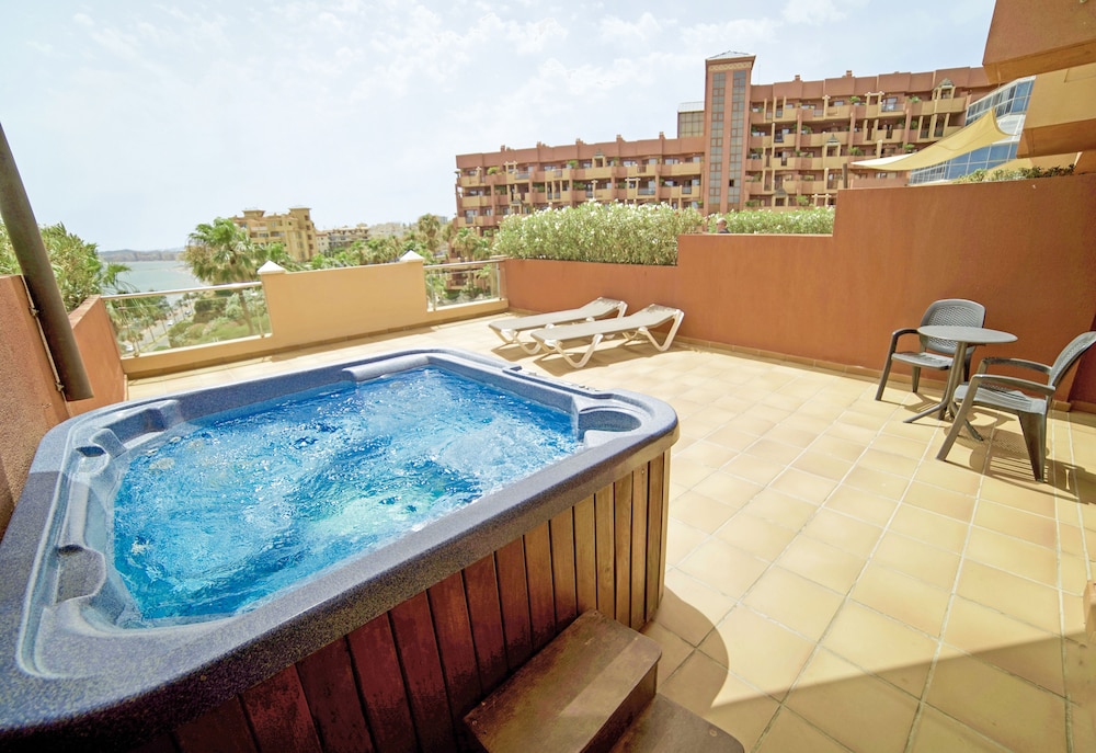 Suite, Sea View