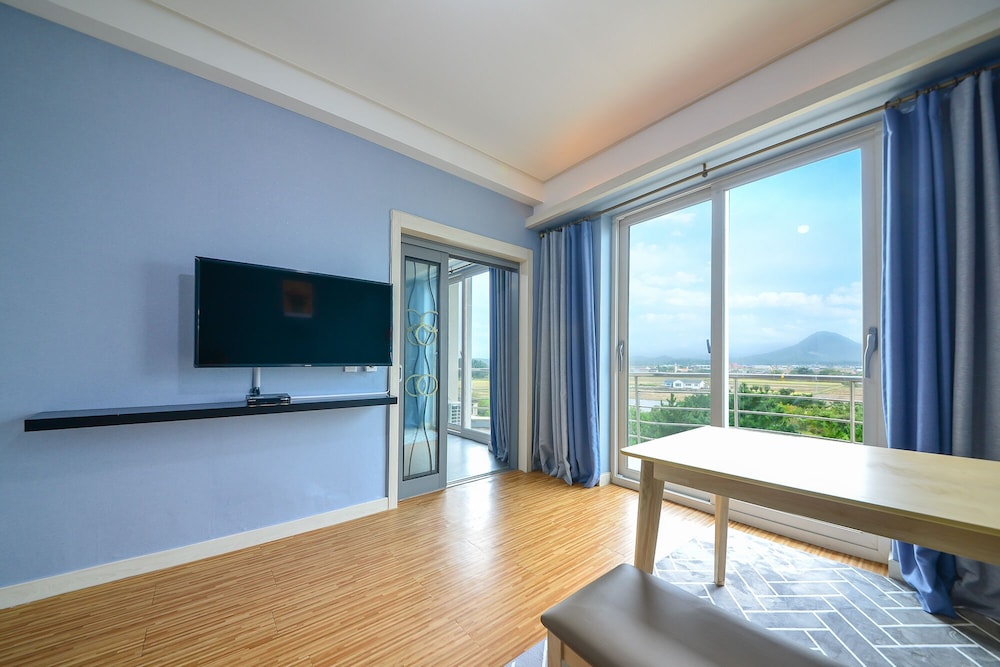 Traditional Room, Mountain View (Ondol, with Living Room)