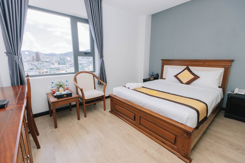 Deluxe Room, 1 Queen Bed, City View
