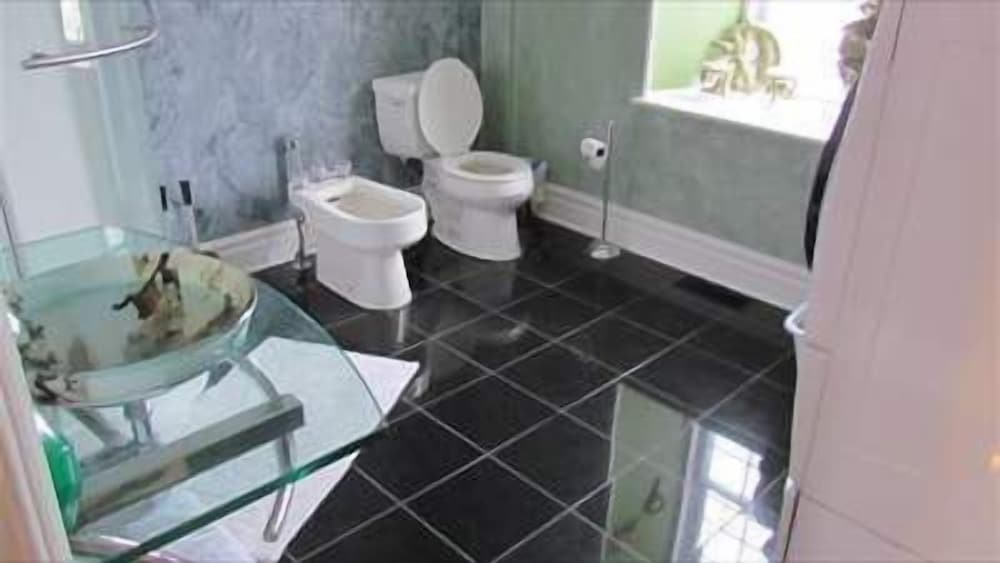 Standard Double Room, 1 Double Bed, Shared Bathroom photo 2