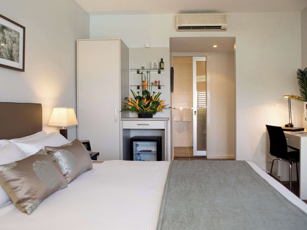 Standard Room, 1 King Bed photo 1