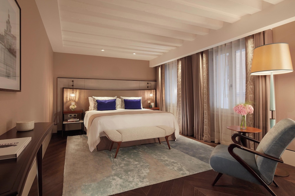 Monet Suite photo 2