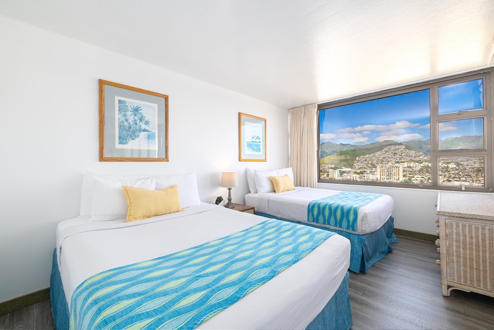 High Floor Mountain View Condo with 2 Beds and Parking: Family Apartment, 1 Bedroom, Balcony, Mountain View (0038) photo