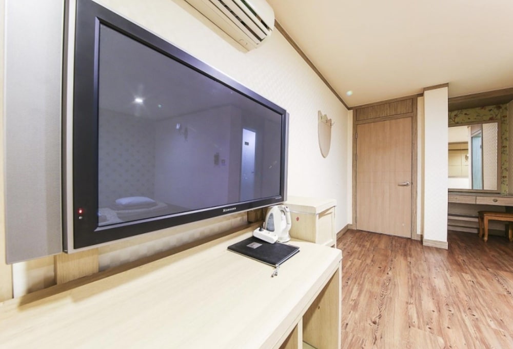Deluxe Room, Bathtub photo 2