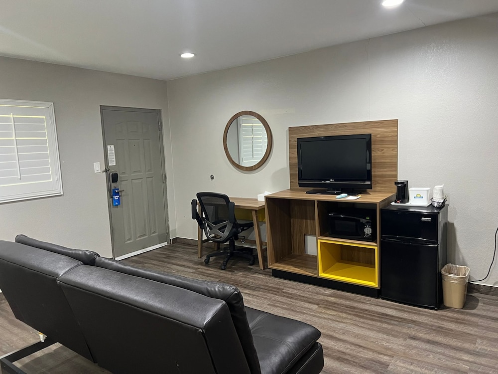 Studio Suite, 2 Double Beds, Non Smoking photo 3