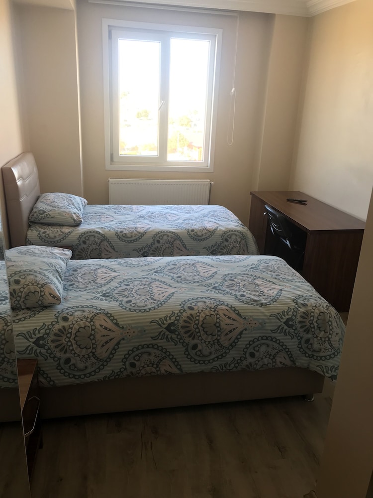 Basic Suite, 2 Twin Beds, City View photo 3