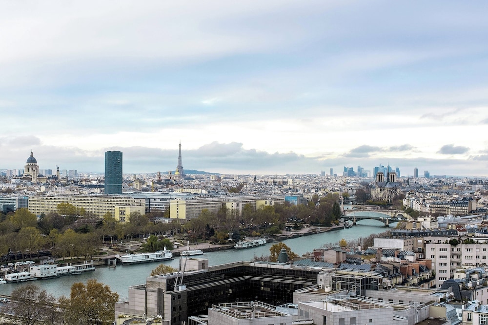 King Room with Eiffel Tower View photo 3