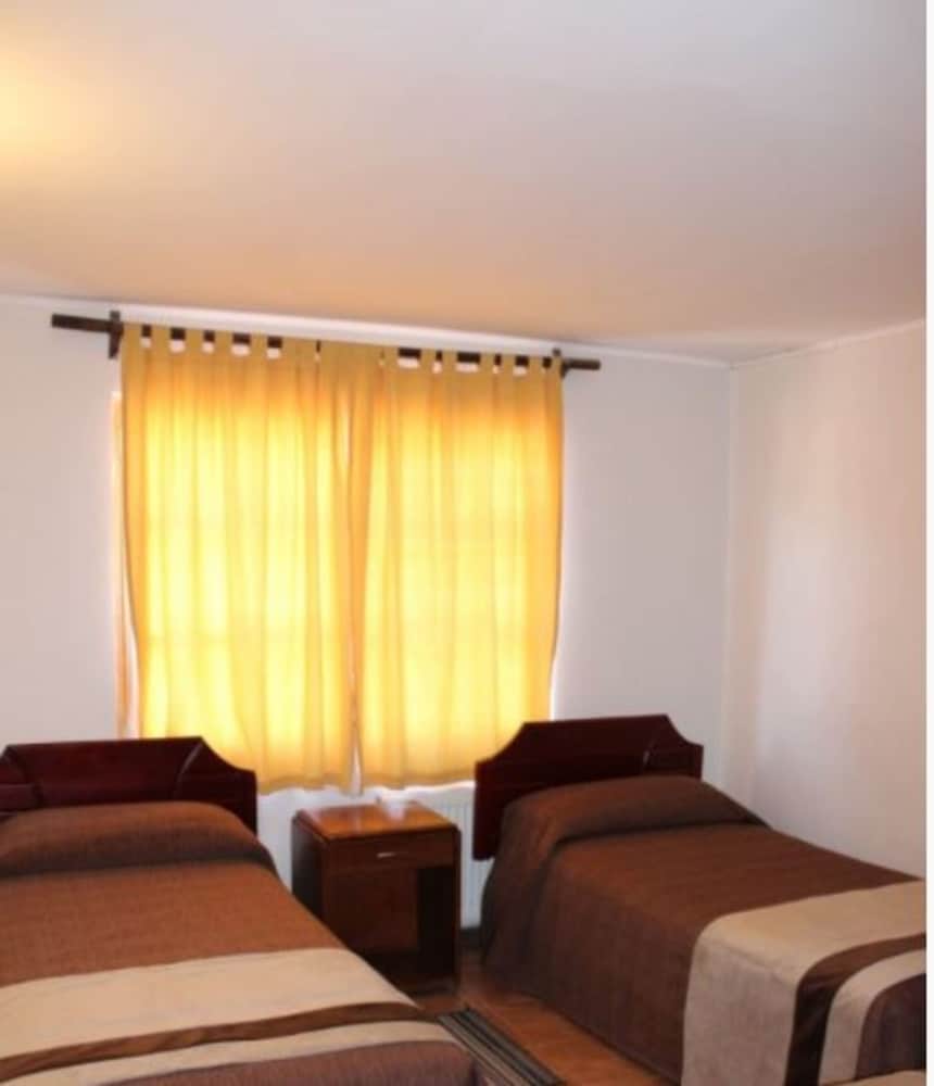 Standard Twin Room - Photo 3