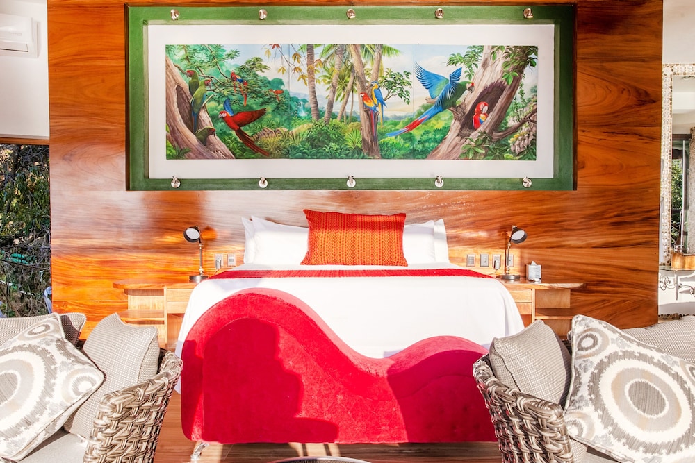 New Tower-macaw Love Nest Ocean View