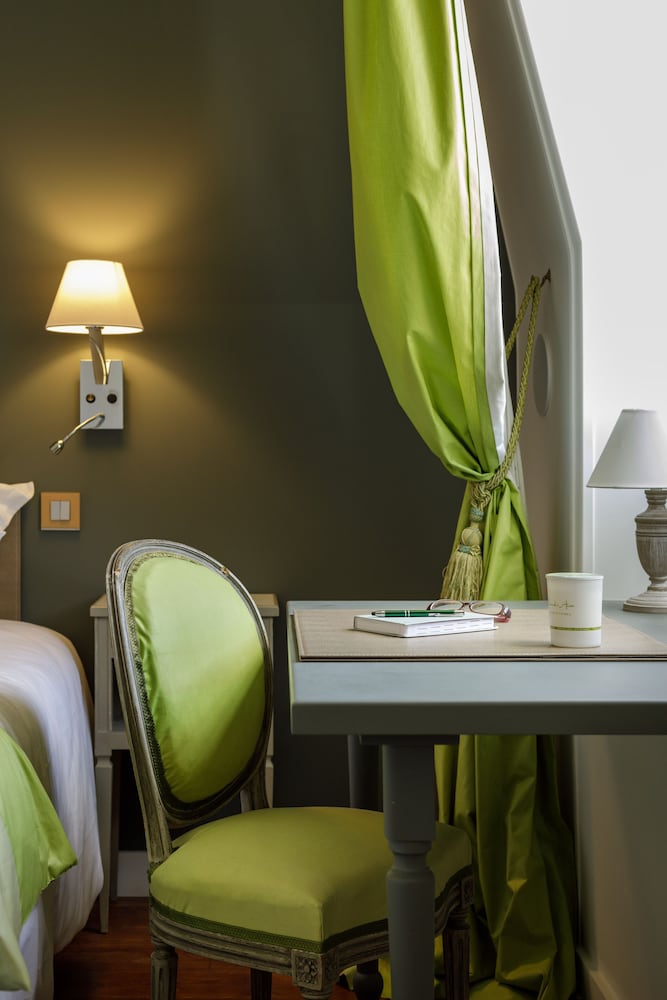 Deluxe Double Room (Van Gogh) - Photo 3