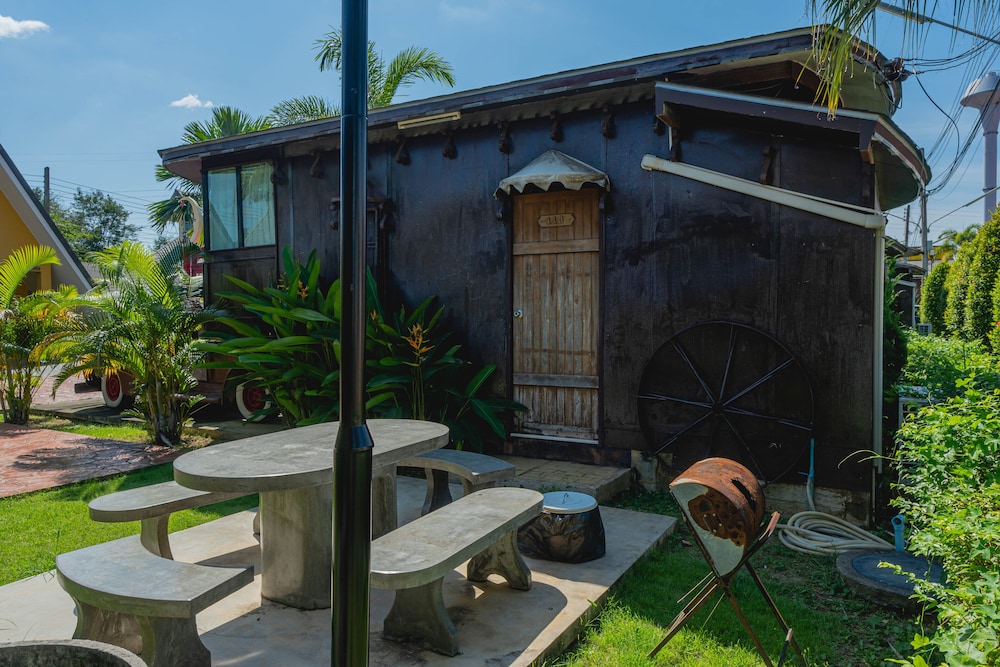 Classic Home - Photo 3