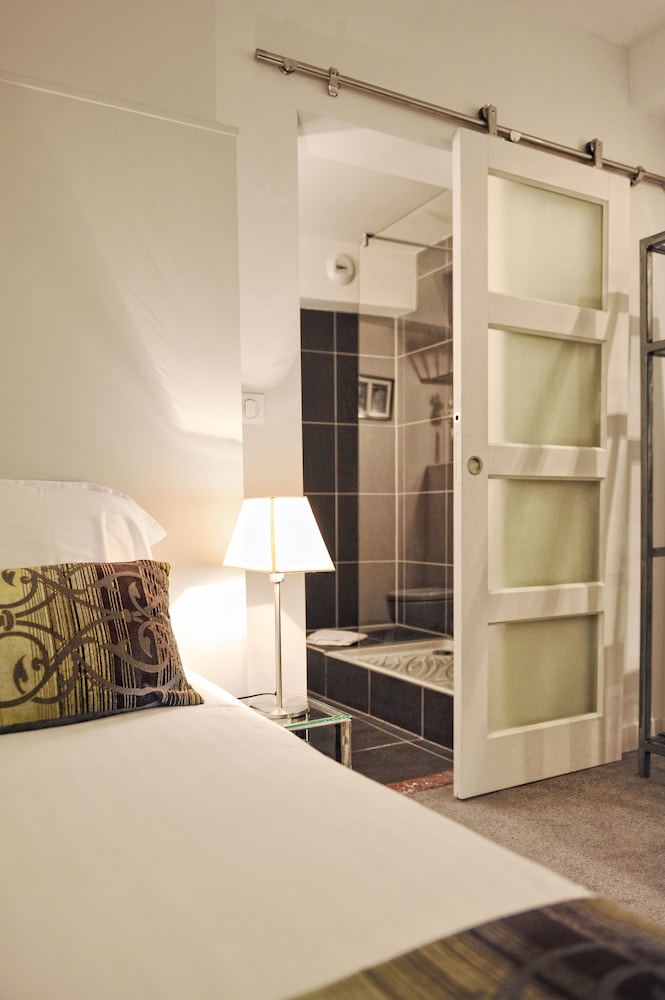 Superior Double Room, 1 Queen Bed, Private Bathroom, City View