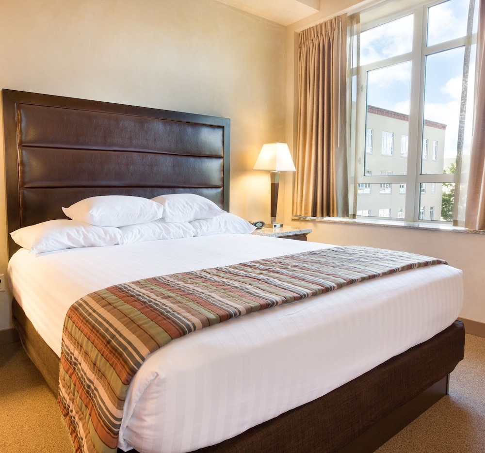 Deluxe Room, 1 King Bed, Refrigerator & Microwave (Upper Floor, Terrace) photo 1