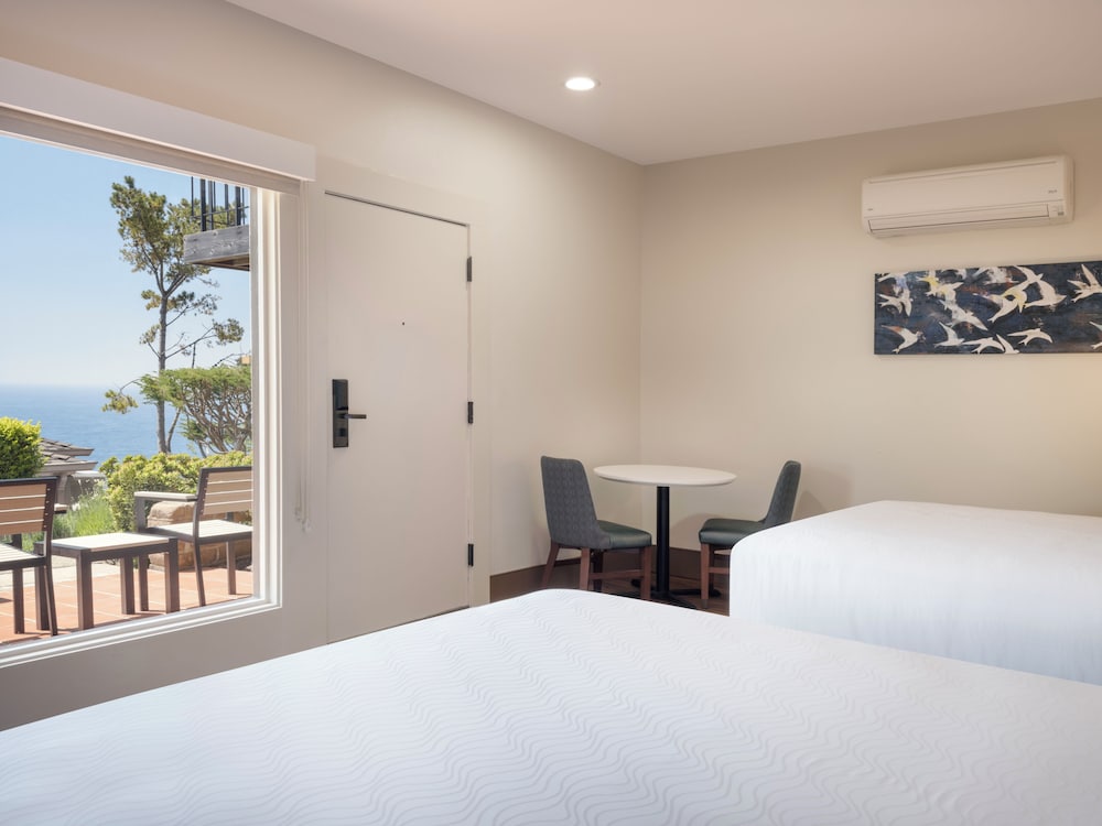 Standard Room, 2 Queen Beds, Garden View photo 3