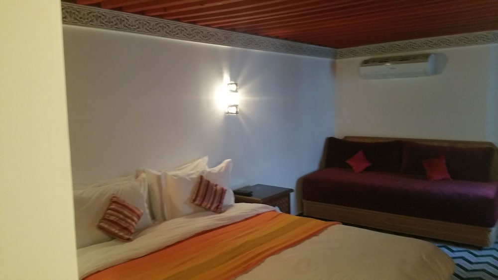 Suite (Mostakfi) photo 2