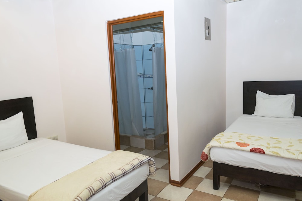 Economy Double Room, 2 Twin Beds - No Window photo 1