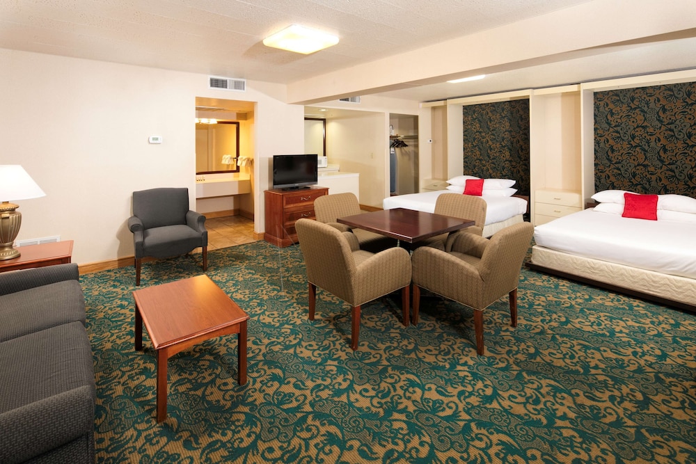 Junior Suite, 2 Queen Beds, Non Smoking photo 1