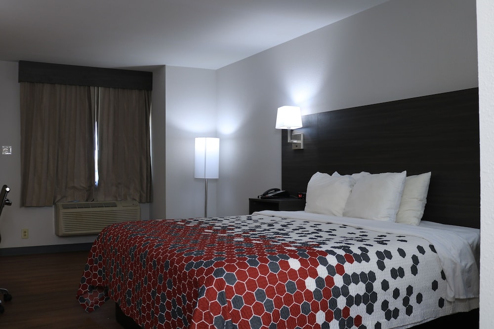 Econo Lodge Inn & Suites Southeast