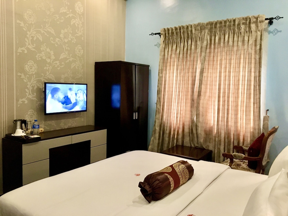 Deluxe Room - Photo 5