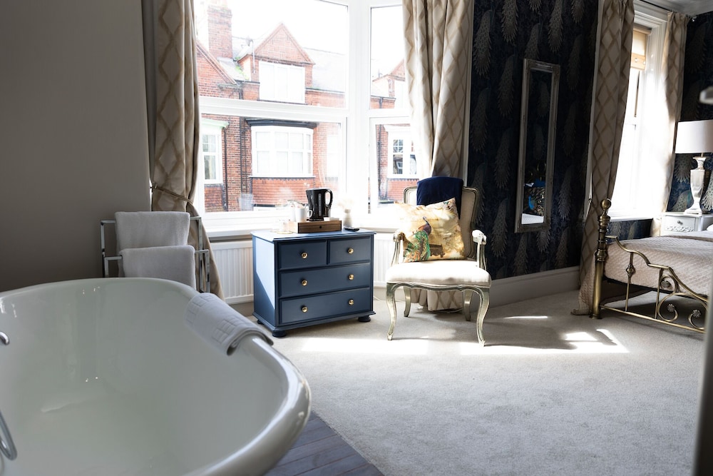 Superior Double Room, Ensuite (Hazel Holt) photo 2