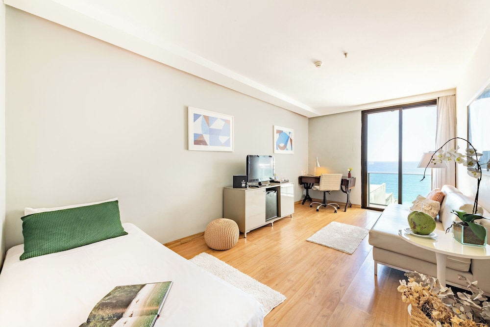 Suite, Beachside