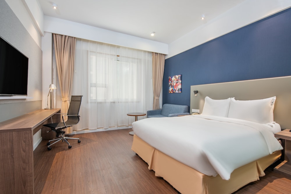 Standard Room, 1 King Bed - Photo 3