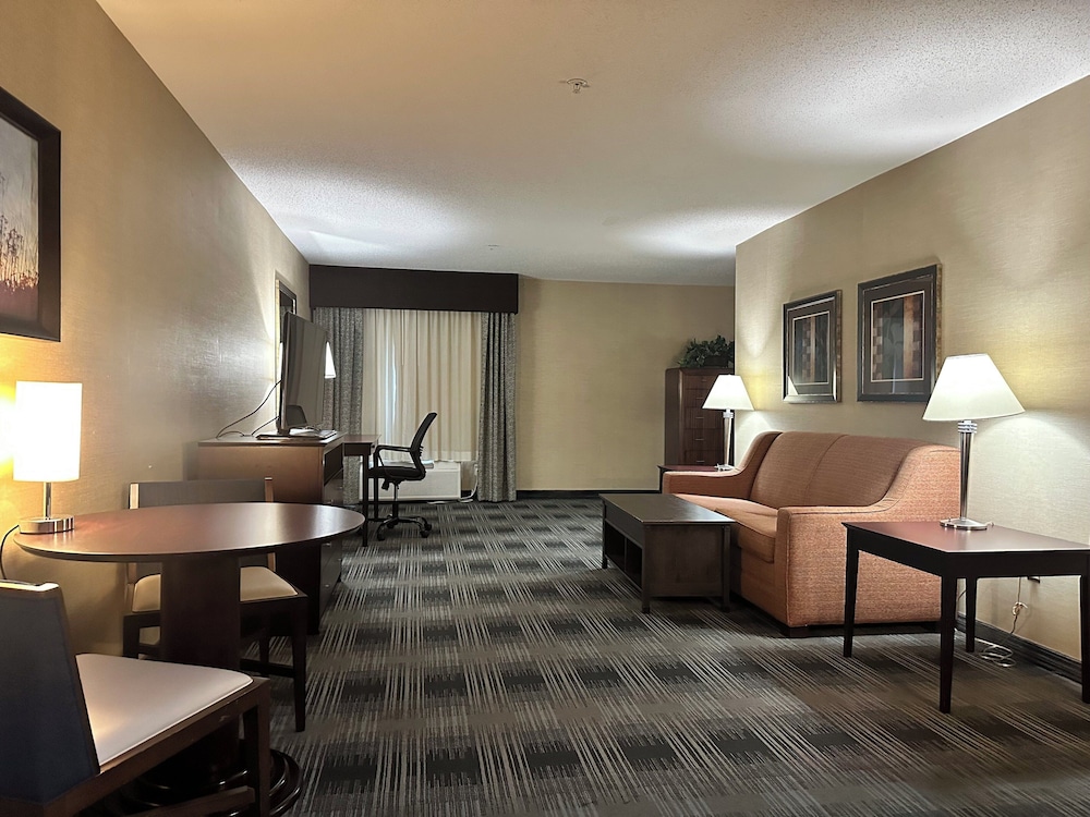 Suite, 2 Queen Beds - Photo 8