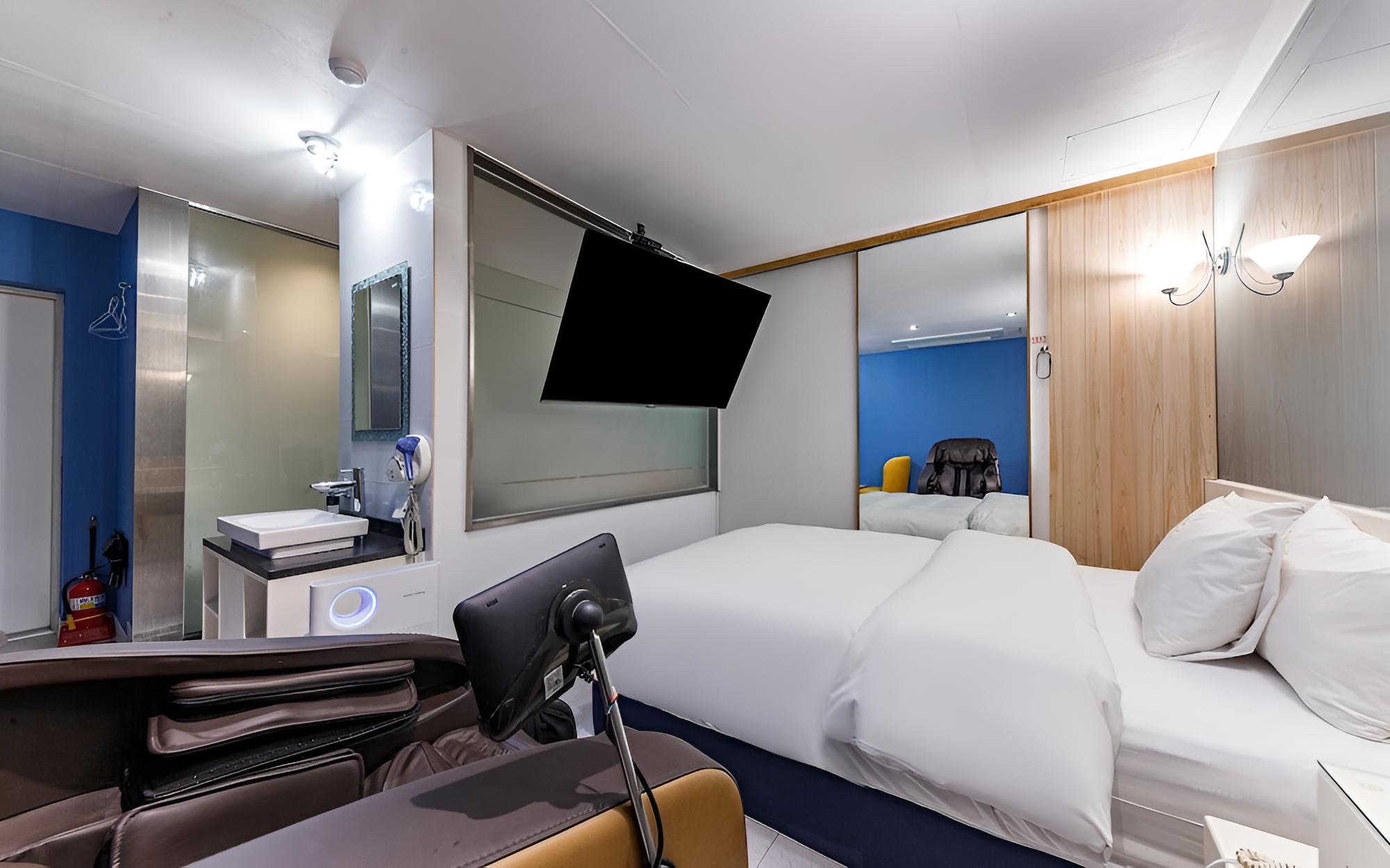 Room (Massage chair room) photo 2
