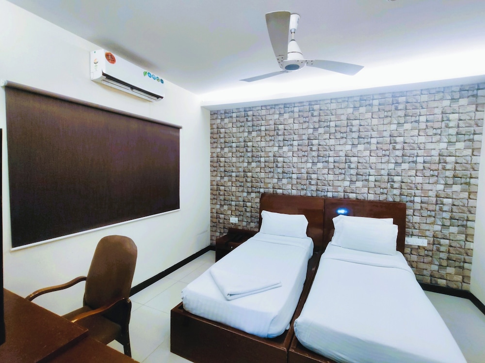 Deluxe Room - Photo 15