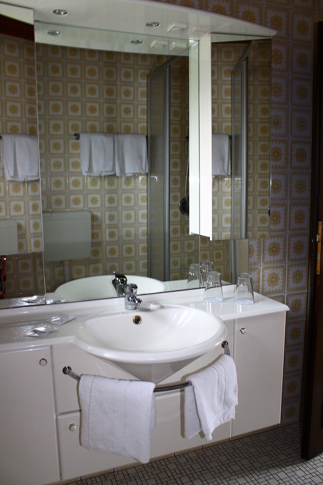 Economy Double or Twin Room photo 3